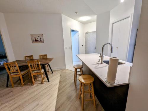 Lux suite - City View - Steps to Rogers Centre & CN Tower