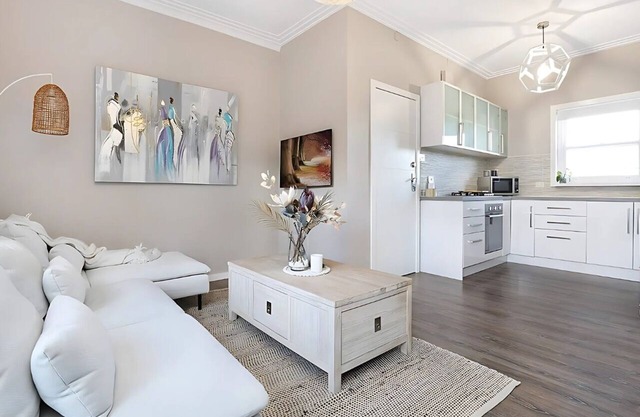 Luxe 2 Bed Apartment - Walk To Beach - Wollongong