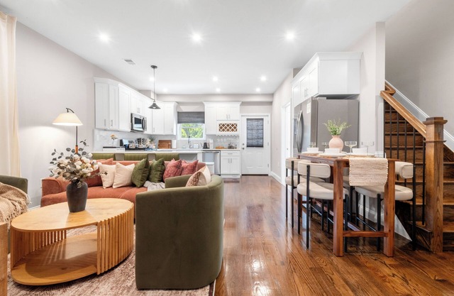 Luxe 2-Bedroom condo with AC, Fast WiFi, Private Patio,Gameroom 15minutes to NYC