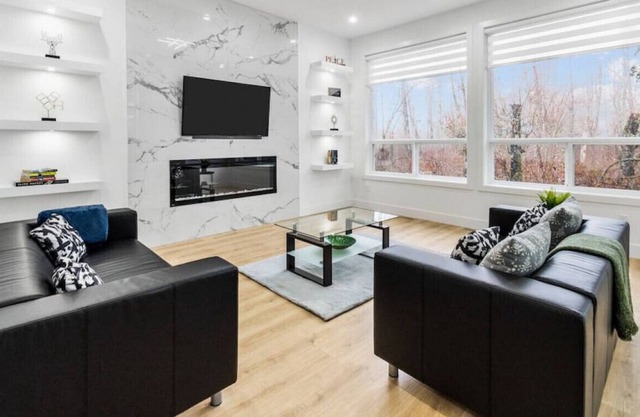 Luxe 4 bd Home in Langley