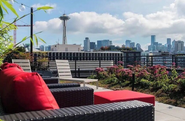 Luxe Condo | Rooftop, GYM, Views!