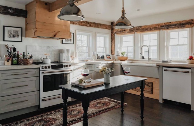 Luxe Gabel Farmhouse | Fire Pit & Country Views