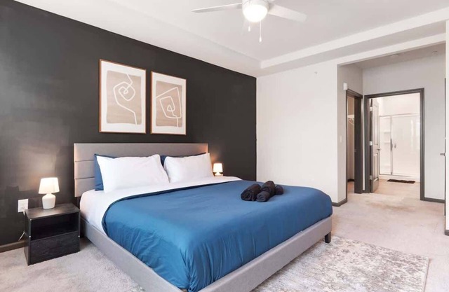 Luxe King 3 Bedroom Suite North Raleigh!
