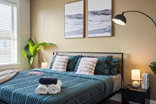 Luxe King 3BR Suite Waverly Charlotte