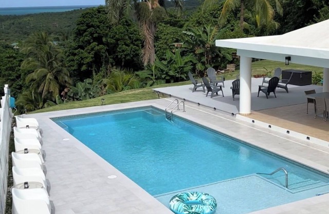 Luxe Luquillo Villa. Private Saltwater Pool, Rainforest and Ocean Views & Solar.
