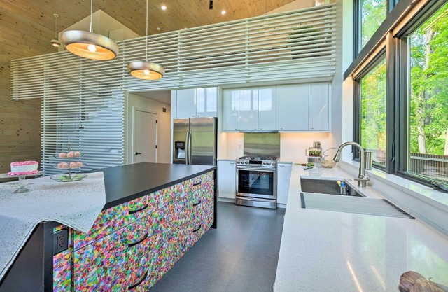 Luxe + Modern Home: 30 Mi to Saratoga Springs!