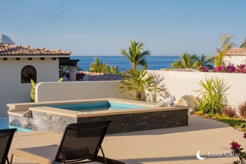 Luxe Oceanview Villa with Pool Hot Tub BBQ and Fire Pit