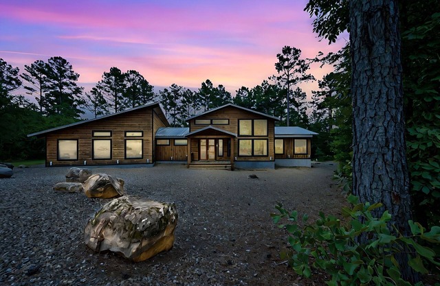 Luxe Retreat-7BR-Basketball Ct & More!