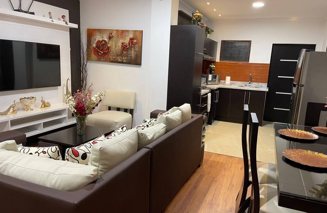 LUXOR CUENCA APARTMENT (Mins to Historic District)