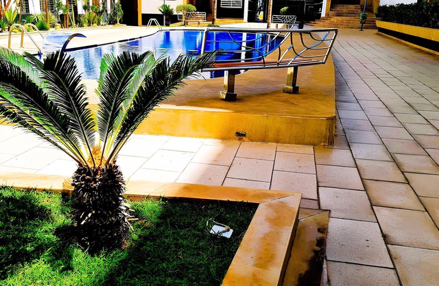 Luxueux Appart-piscine Près de Laéroport de Rabat, Tram et Gare à Proximité