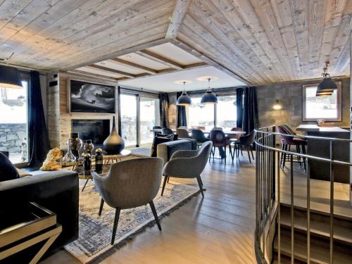 Luxueux Appartement 5 Chambres avec Spa et Terrasse Spacieuse au Rond Point des Pistes, Les Allues - FR-1-613-50