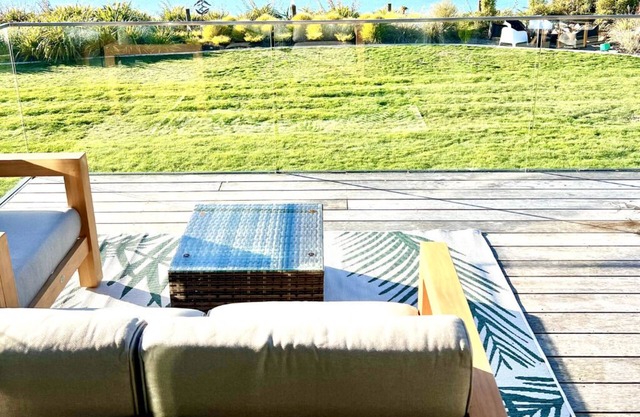 Luxurious 1Brm guest suite Ruby Bay | Use of 12m pool and spa