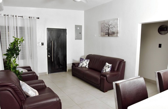 Luxurious 2-Bed Beachfront Suite - Private West Wing - Black River Landing Strip