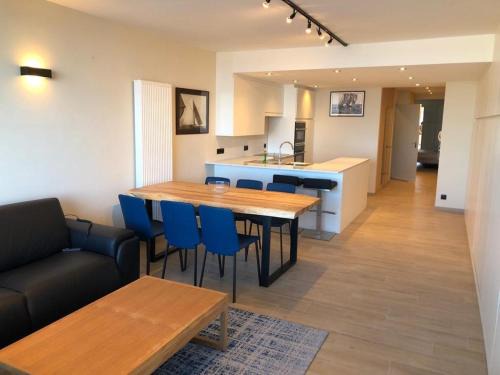 Luxurious 2-bedroom apartment with sauna front sea view T95