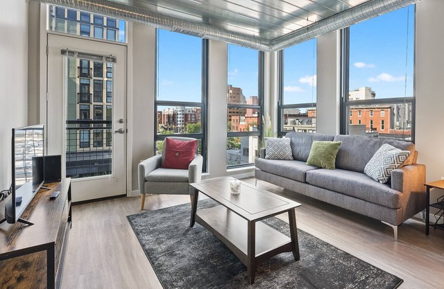 Luxurious 2 Bedroom Condo in Heart of Ann Arbor 331