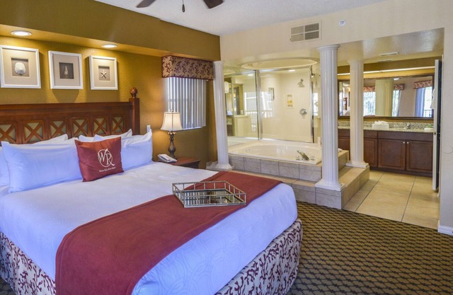 LUXURIOUS 2 BEDROOM RESORT CONDO NEAR UNIVERSAL SEA WORLD DISNEY