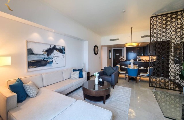 Luxurious 2BR Apartment with Ocean Views & Comfort