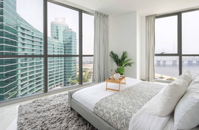 Luxurious 2BR w/Amazing Dubai Creek Views!