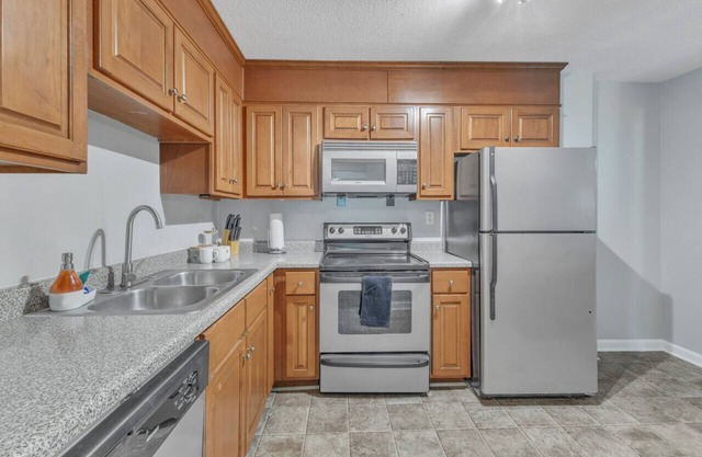 Luxurious 3 Bed Suite in Raleigh~