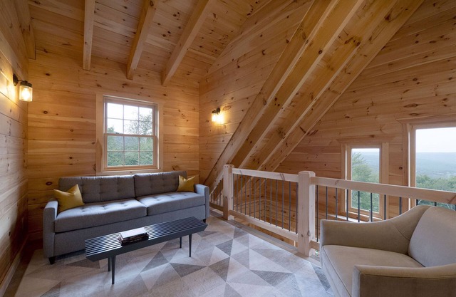 Luxurious 3BR/2BA Chalet w/Panoramic Views Near Windham Mountain on 22+ Acres