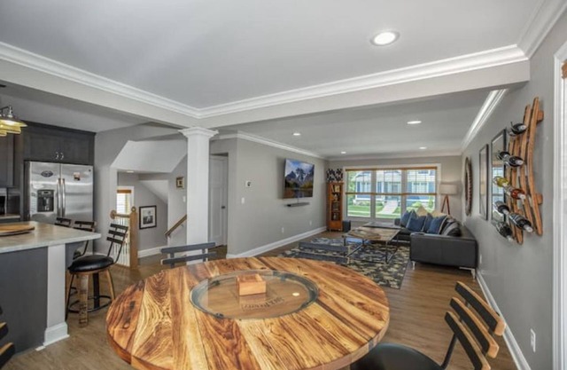 Luxurious 4-Bedroom House, 10-minute walk to Notre Dame