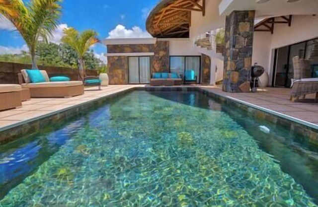 Luxurious 4-bedroom Villa Diroma