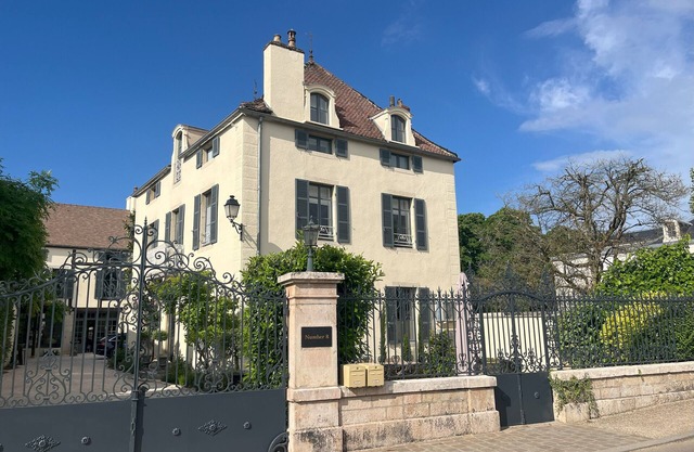 Luxurious A/C 5 bedroom Winemaker's 1870's house in heart of Meursault Burgundy