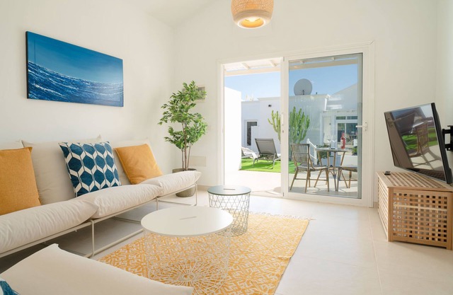 Luxurious A2 in a small complex with communal heated pool 100m from the sea