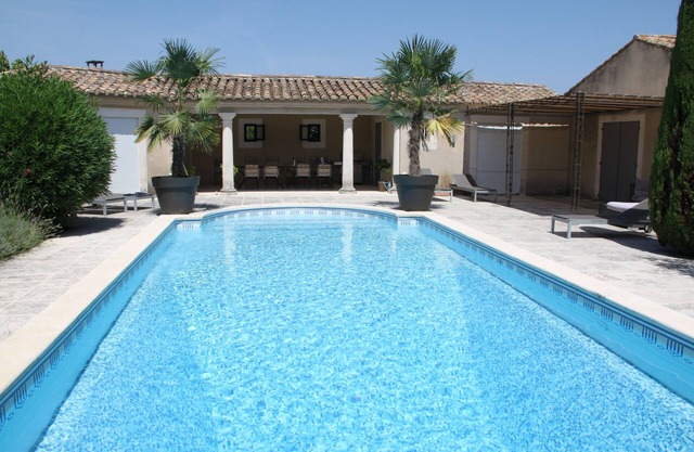 Luxurious, air-conditioned villa, ten minutes stroll to vibrant Eygalieres