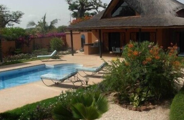 Luxurious apartment, 7 people, private 5x10 pool 400m away from its private beach