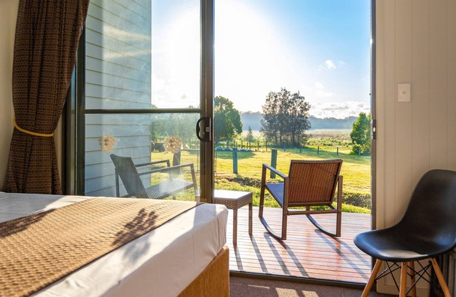 Luxurious B&B and Winery 40 mins from Brisbane CBD, near Narangba train station.