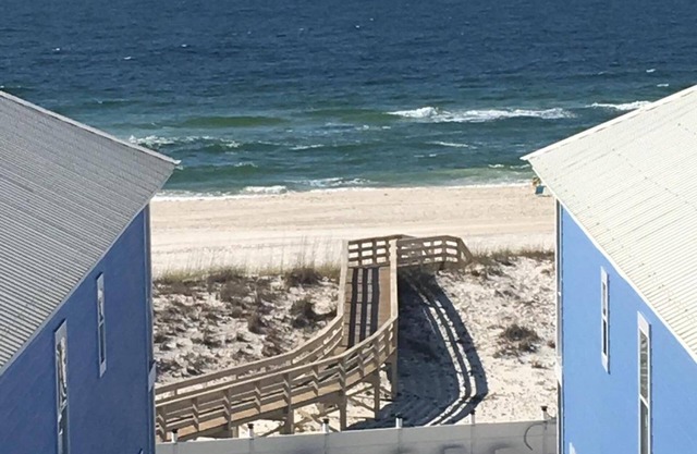 Luxurious Beach House, 8 Bedrooms, Private Beach, Pool, sleeps 20. BeachMusic #5