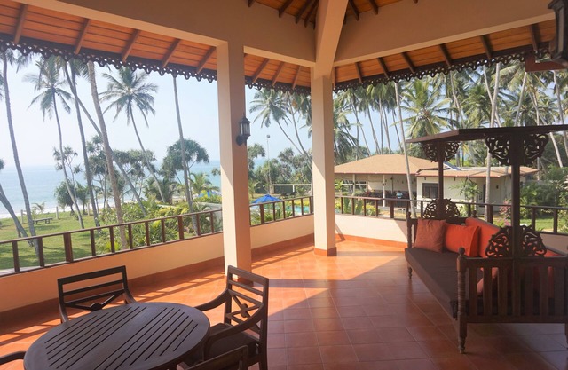 Luxurious beach villa with private pool and garden near Tangalle. 4 bedrooms