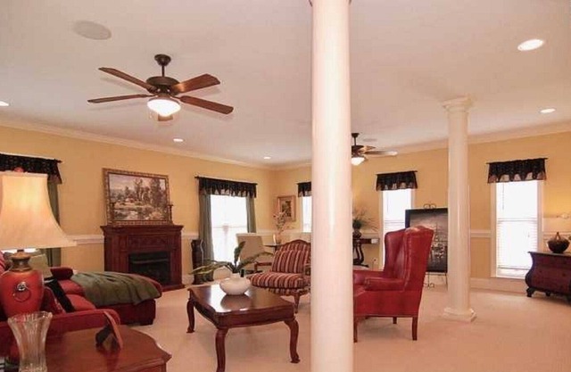 Luxurious Corporate Home (Miinutes from LAKE MURRAY)!!