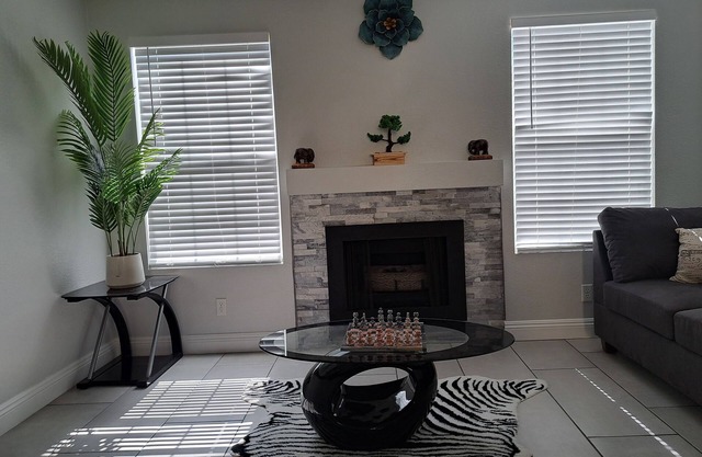 Luxurious Cozy 2-bedroom condo.