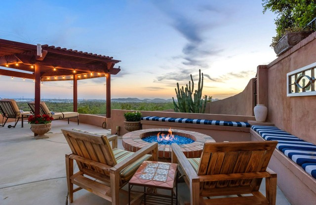 Luxurious dog-friendly home with amazing pool, pool spa, & mountain views