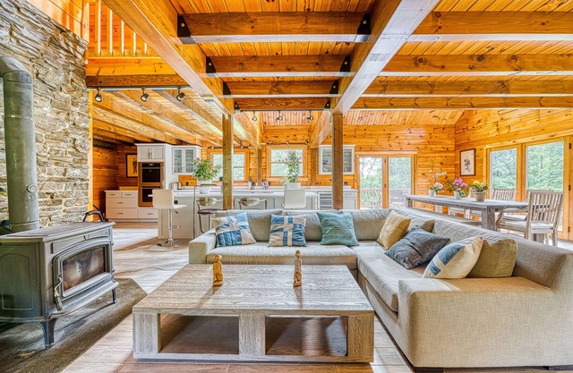 Luxurious & Enchanting Log House in Heart of Hudson Valley/Catskills, Upstate NY
