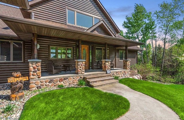 Luxurious Expansive Cabin Escape on Gull Lake!