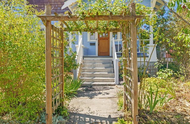 Luxurious Family Oasis in Fountain District, Walking Distance to Cafes & Parks