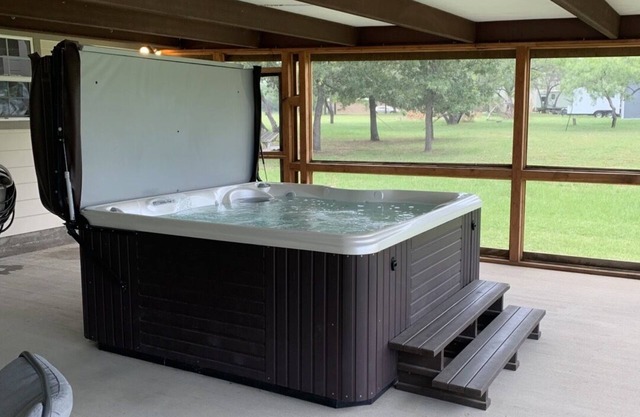 Luxurious, fishing, riding boat and fun at Richland Chambers at Lake front home