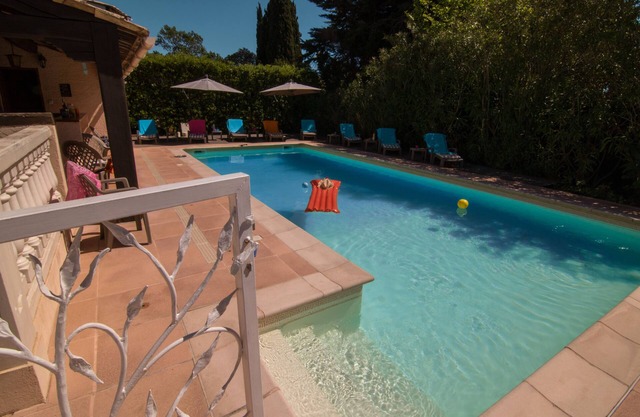 Luxurious Villa - private pool, close to Cannes - 5 bed, sleeps 10, A/C