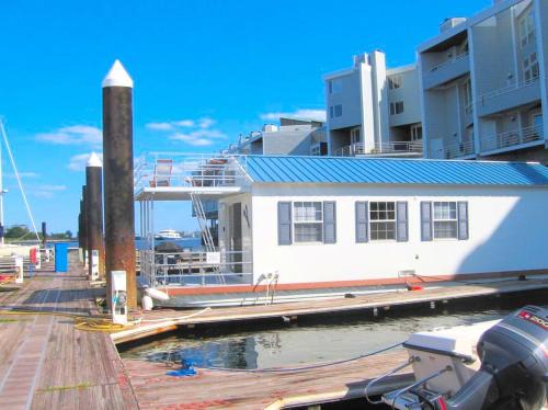 Luxurious Furnished Houseboat Rental in Boston Bay Marina, Massachusetts