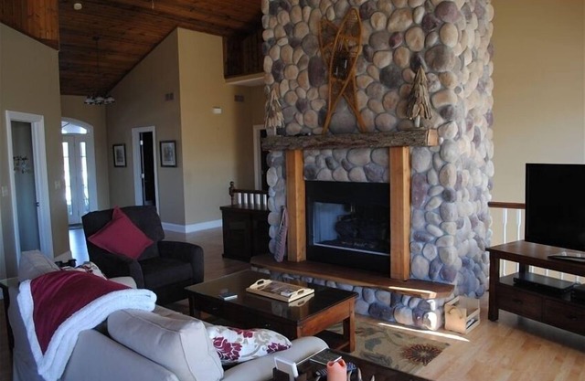 Luxurious Galena Territory 5 Bedroom home, Hot Tub, Firepit