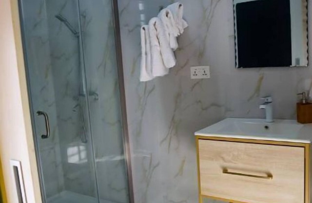 Luxurious Unit In Martha's Place Ghana: #7