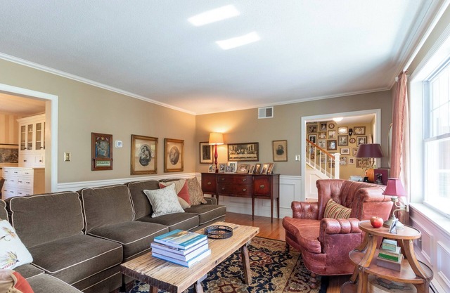 Luxurious, Gorgeous, Pristine, Convenient, Walkable 6-bedroom in State College!