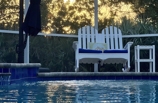Luxurious Guesthouse*Sleeps 4*Pool & Spa*Gated Property* Minutes from the beach!