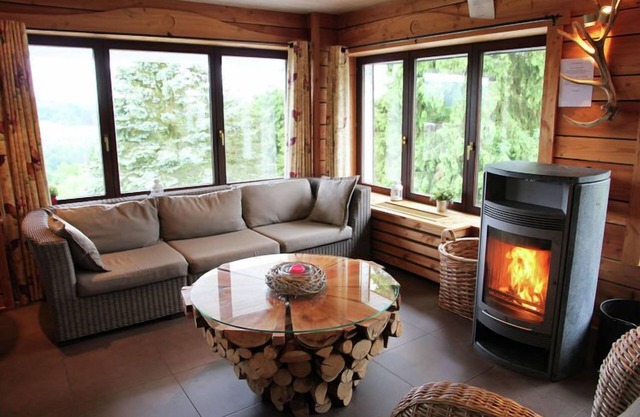 Luxurious Holiday Home in Stoumont with Pool & Bar