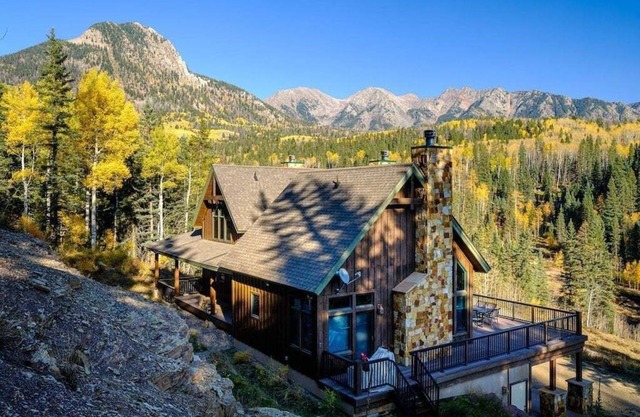 Luxurious Home with Stunning Mountain Views & Hot Tub – 5 minutes from Purgatory