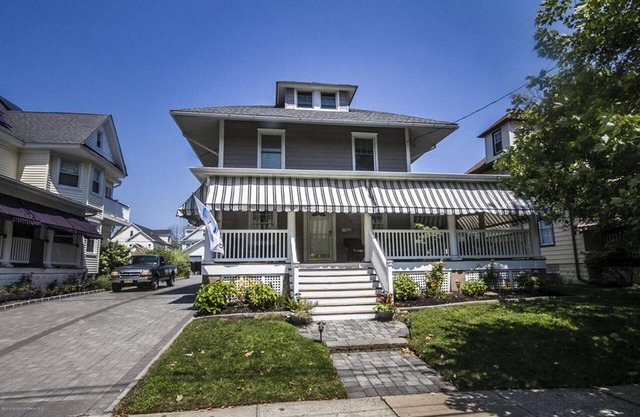 Luxurious House with Pool and Porch, walking to main street, train and beach.