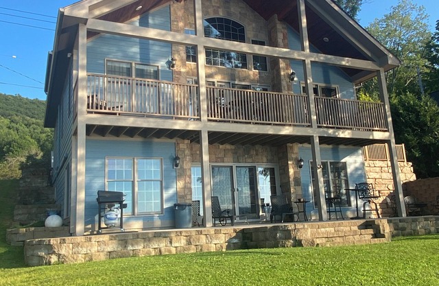 Luxurious Lakefront Living With Amenities close to Cooperstown